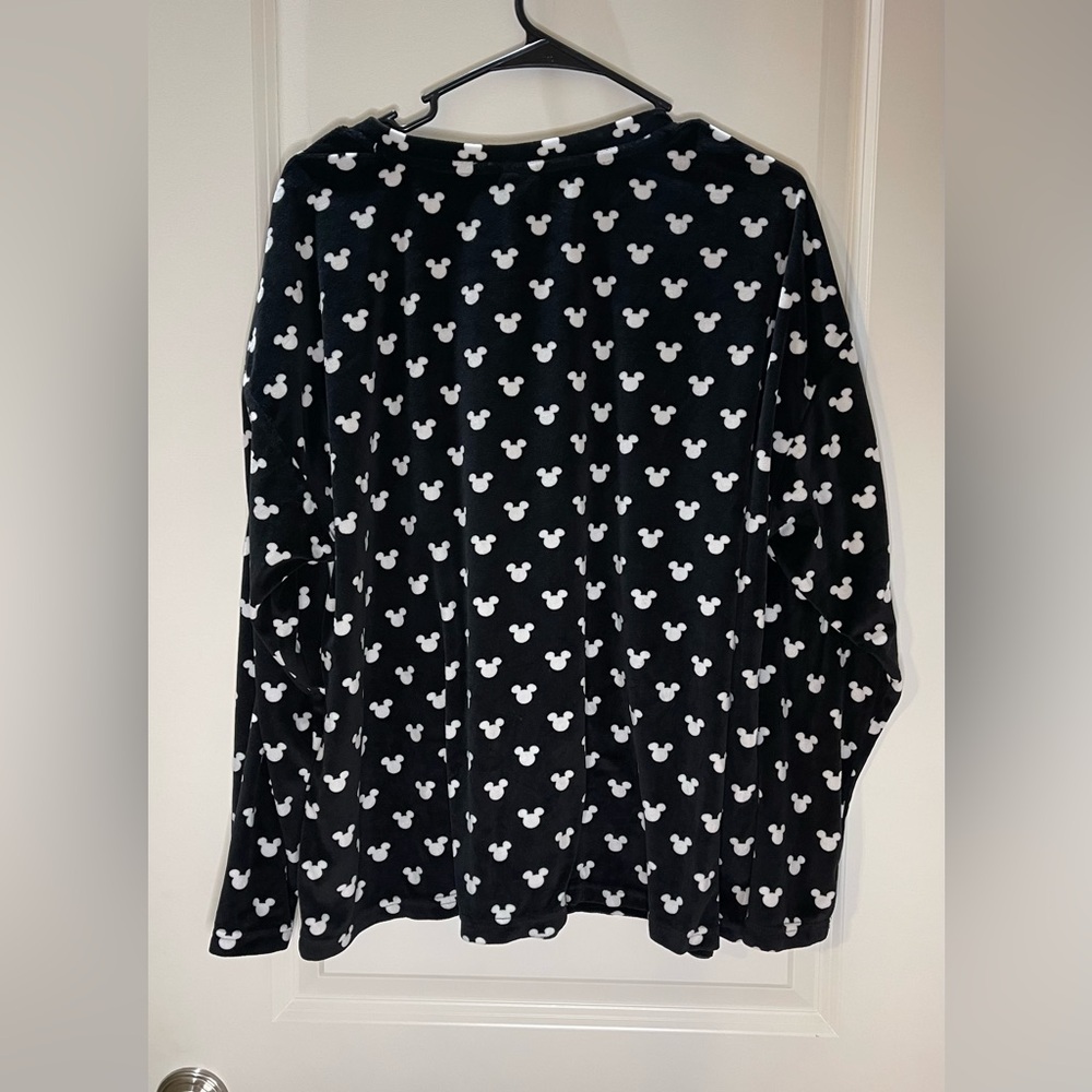 Disney Black and White Mickey Pajama Top Gold Mickey Logo Size XL/16-18 - Picture 7 of 7